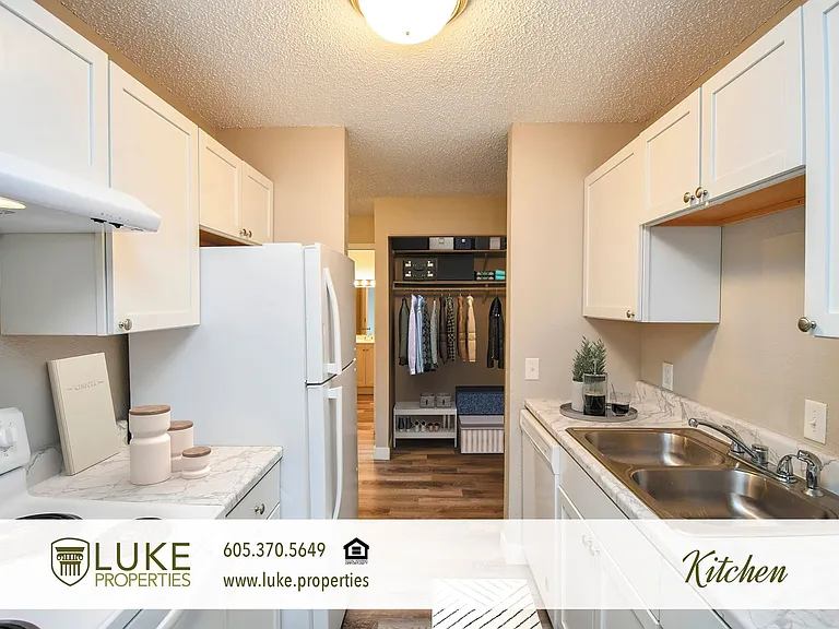 401 S Sycamore Ave #303 — Photo 3