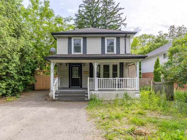 32 Rousseaux St, Hamilton, ON L9G 2W5
