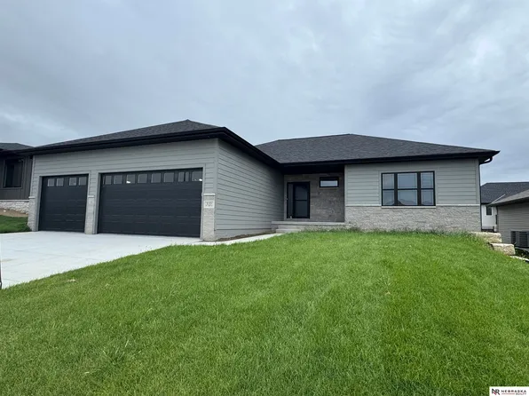 535 108th St, Lincoln, NE 68527