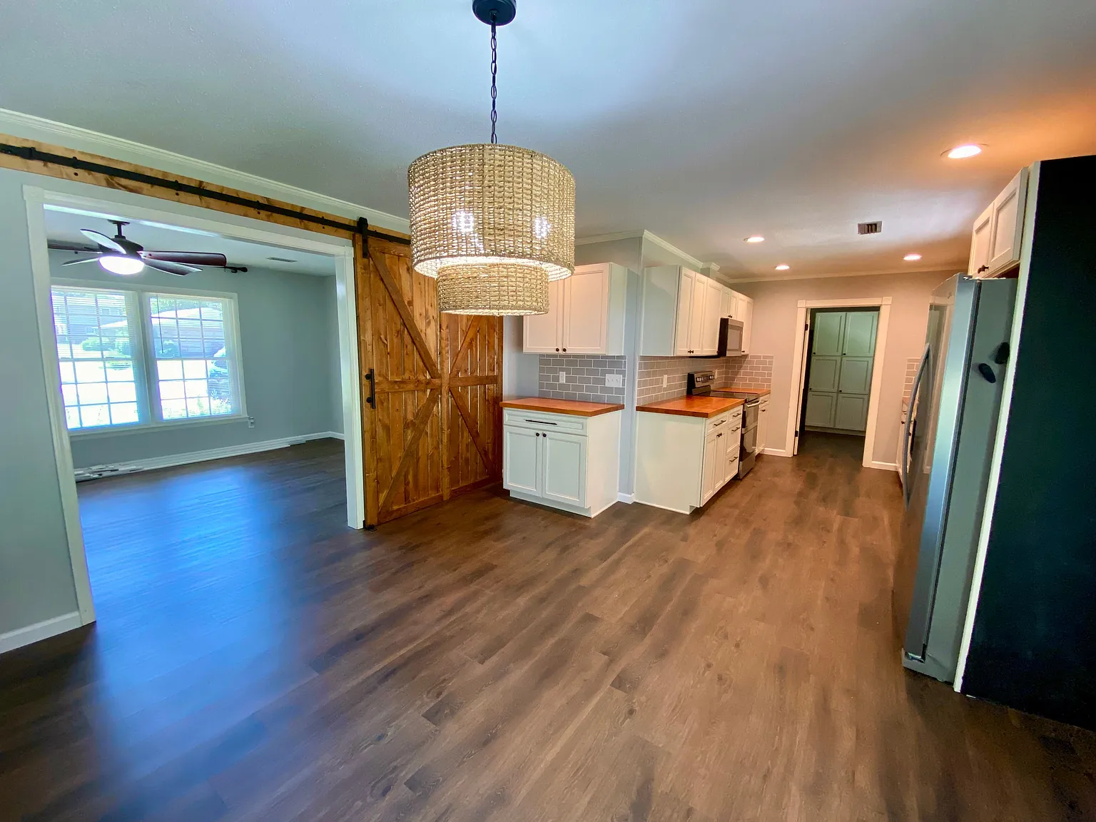 3 bed, 2.0 bath, 2000 sqft, $1,850 — Photo 2