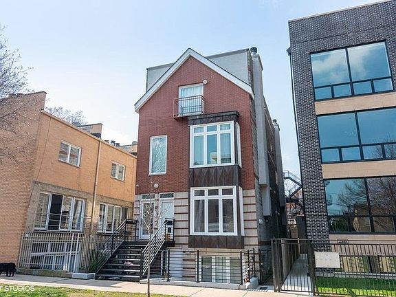 4th image of 2506 N Greenview Ave APT 2R
