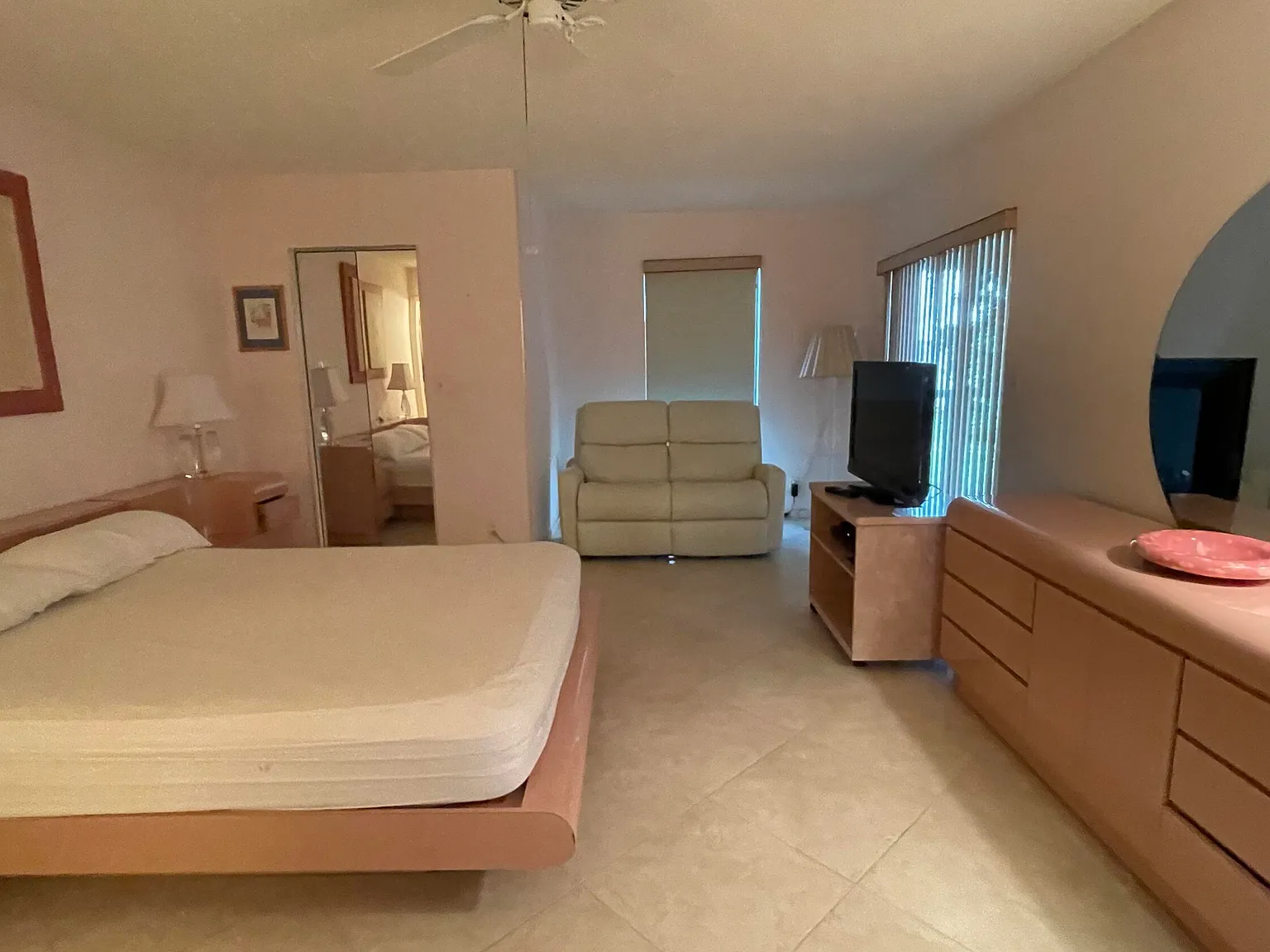 2 bed, 2.0 bath, 1230 sqft, $4,500 — Photo 4