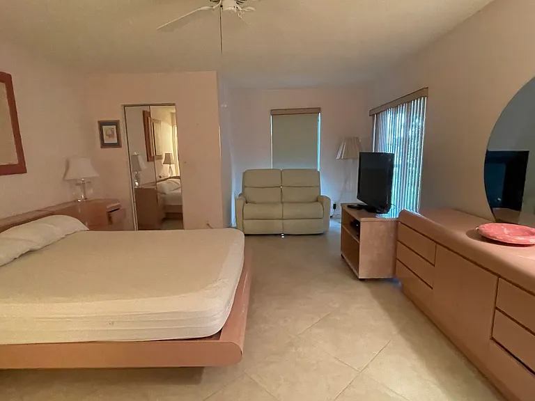 6866 Huntington Ln #305 — Photo 4