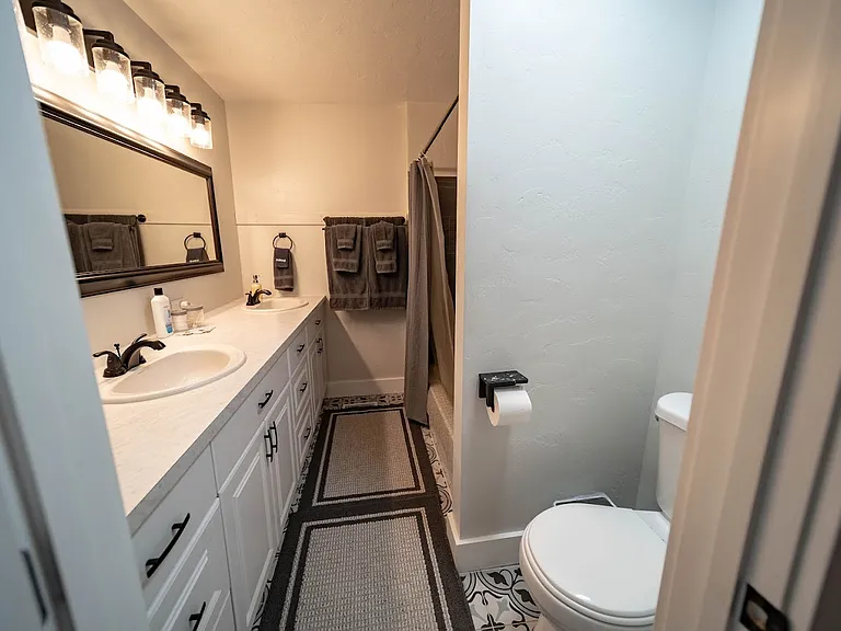 119 N 200 E — Photo 31