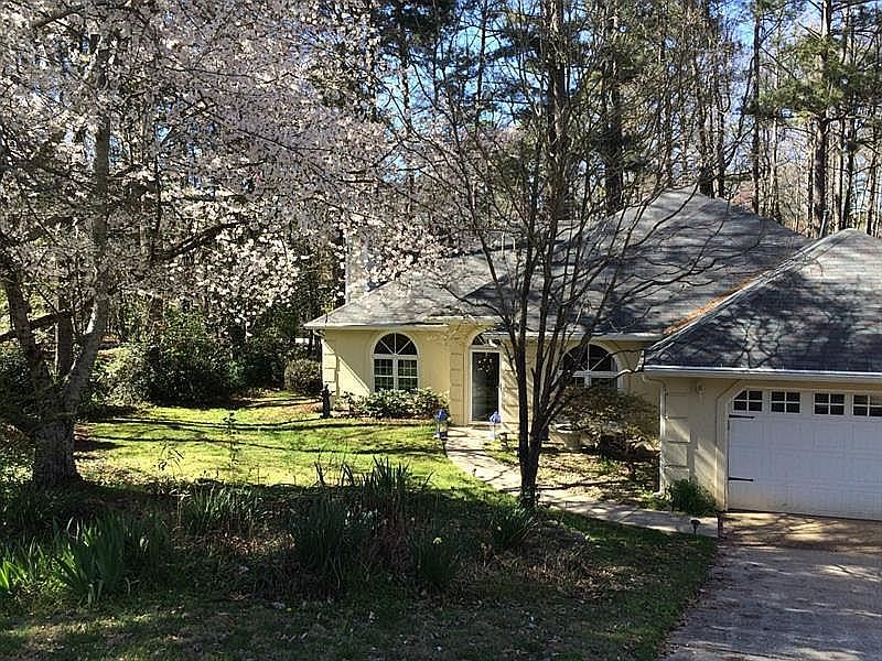2nd image of 880 Thousand Oaks Dr
