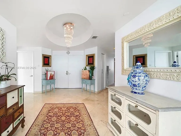 300 S Pointe Dr #1901 — Photo 6