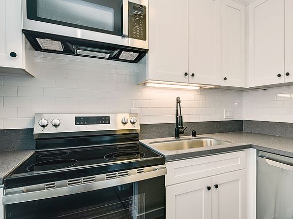 4th image of 4218 46th St #11596396