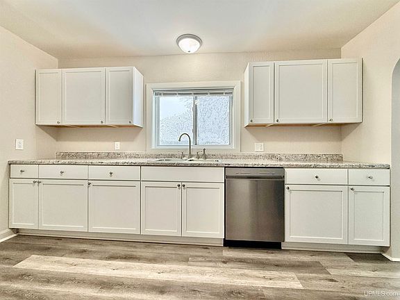 4th image of 1031 Sheridan Rd