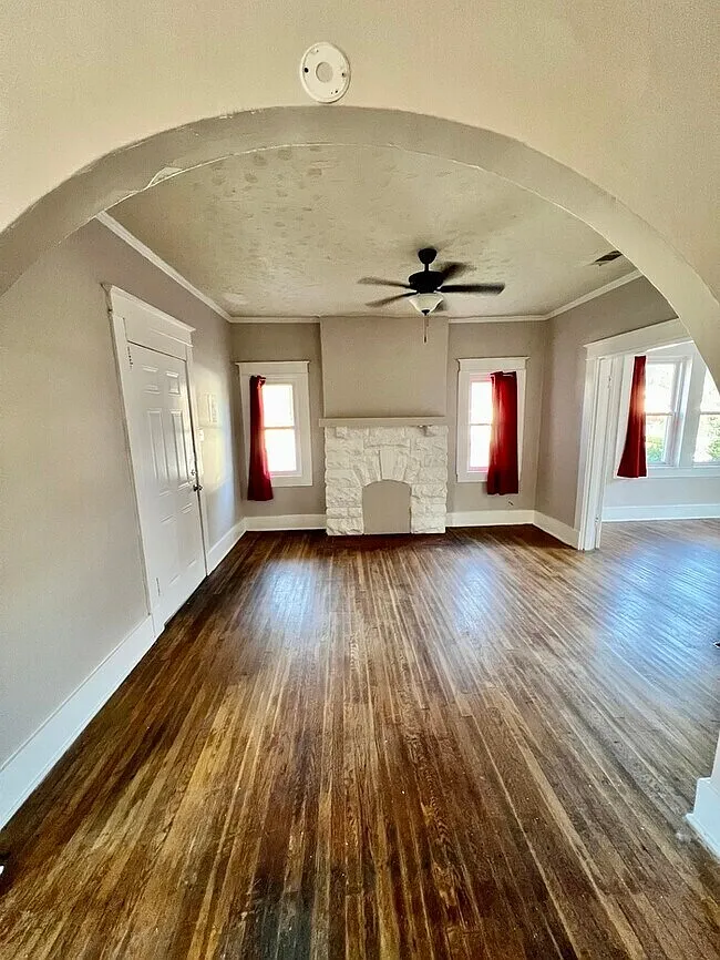 Building Photo - 805 Garland St
