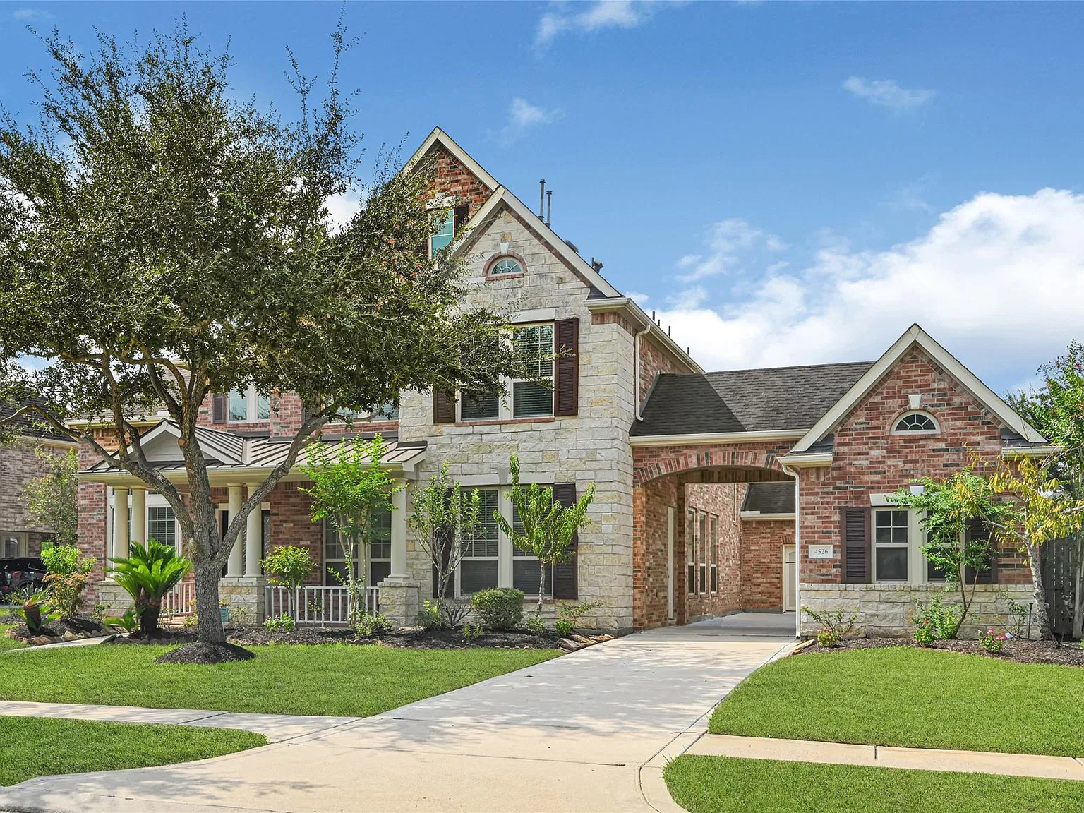 5 bed, 4.0 bath, 4898 sqft, $4,500 — Photo 1