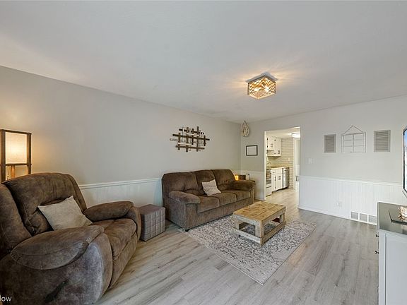 2nd image of 79 Castle Ct