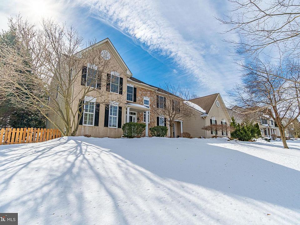 1st image of 107 Canter Dr