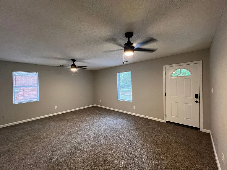56 W Rollins Rd — Photo 3