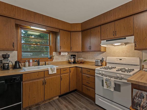 5th image of 229 N Hawthorne Dr