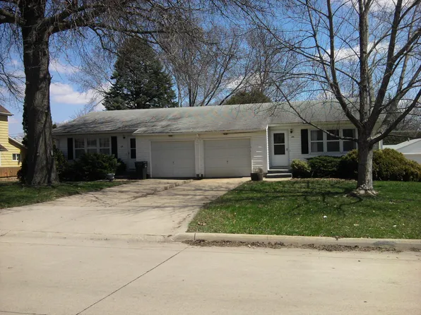 213 N Genevieve St, Cedar Falls, IA 50613