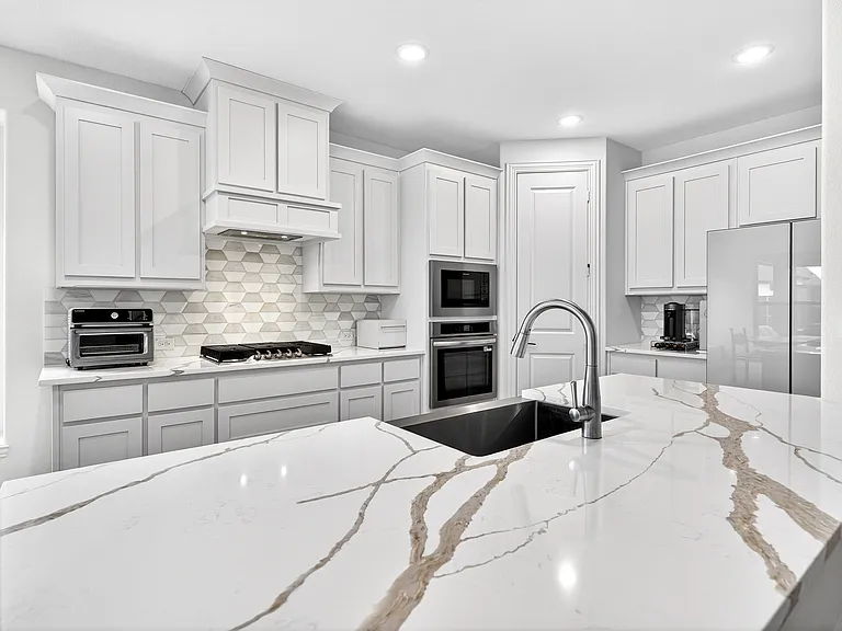 4010 Zina Ln — Photo 9