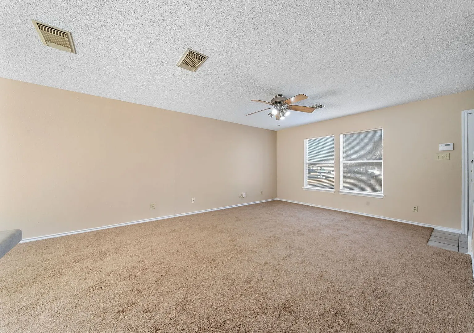 3 Bedroom/2.5 Bath Dover Subdivision — Photo 3