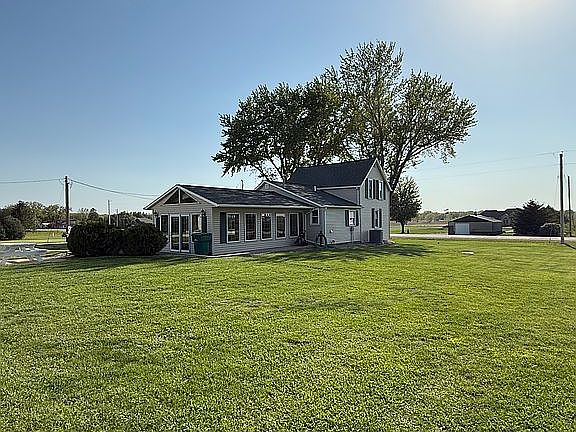 2nd image of 2463 Viking Ave