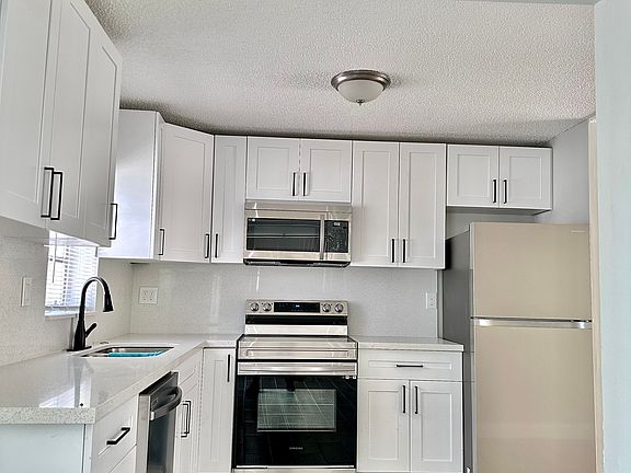 3rd image of 2600 NE 8th Ave