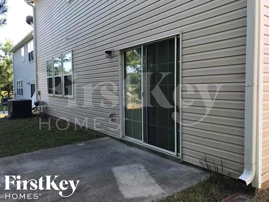 3 bed, 2.5 bath, 2516 sqft, $2,780 — Photo 2