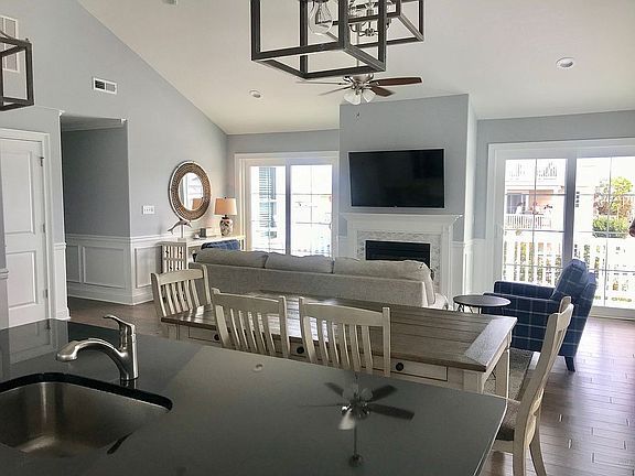 2nd image of 810 Parkridge Rd Floor 2