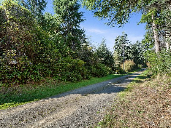 3rd image of 233 S Rock Creek Rd
