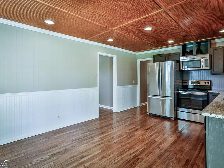 680 North Ave — Photo 11