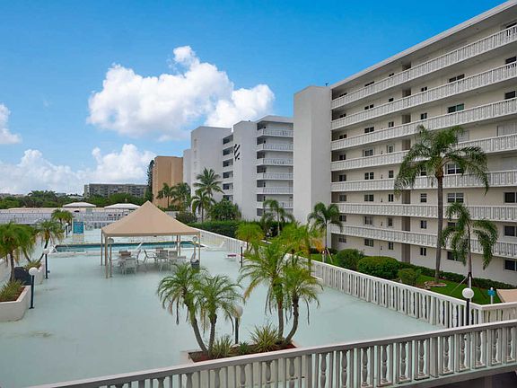 3rd image of 301 Lake Shore Dr APT 309
