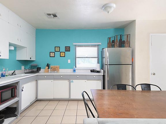 3rd image of 702 S Gevers St APT 03
