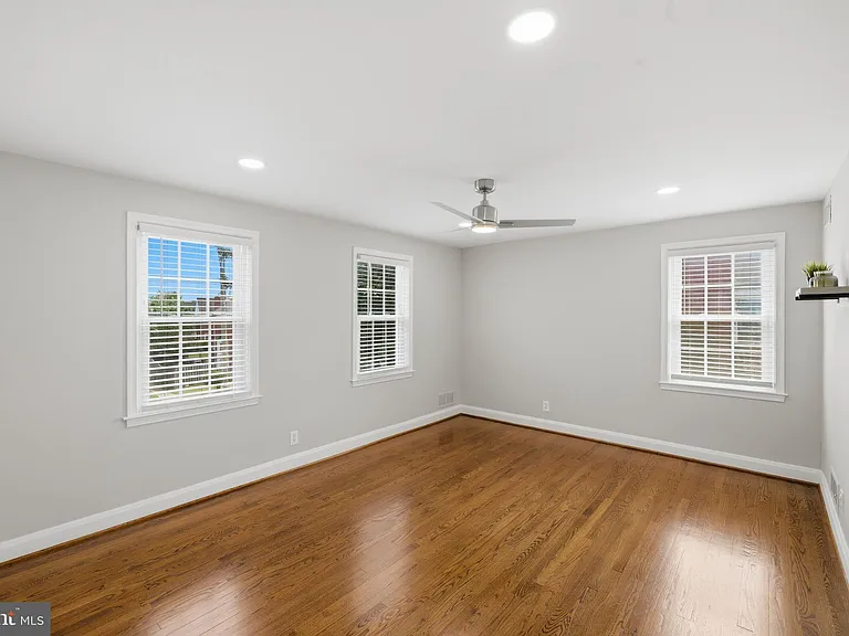 8132 Pleasant Plains Rd — Photo 13
