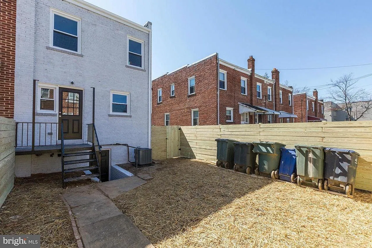 1214 Savannah St SE — Photo 2