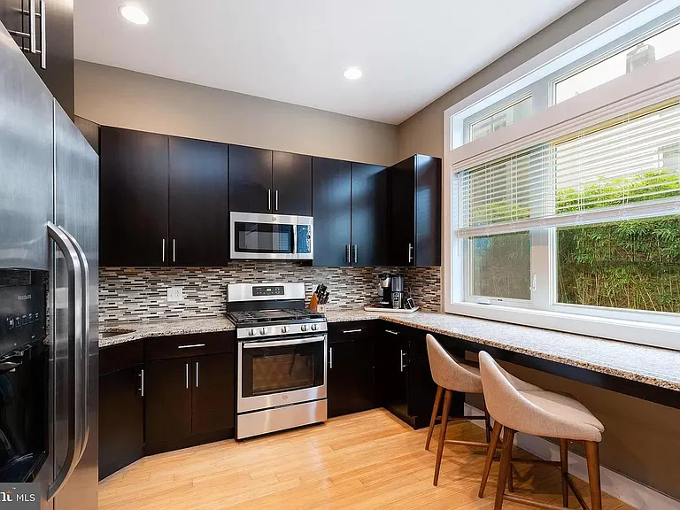 1116 N Hope St — Photo 9