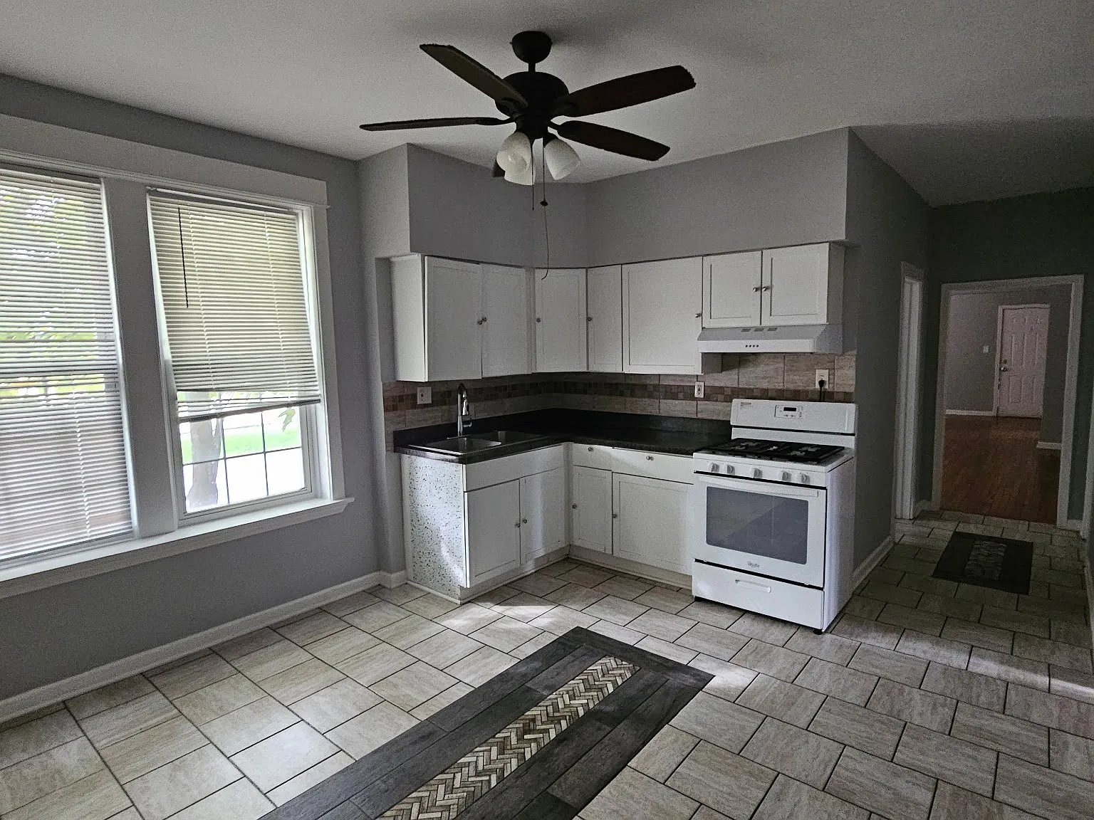 3 bed, 1100 sqft, $2,350 — Photo 1