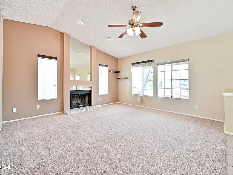6830 E Paradise Ln — Photo 4