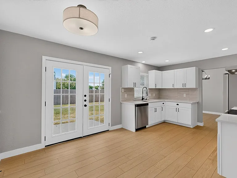 1600 Crimson Ct — Photo 17