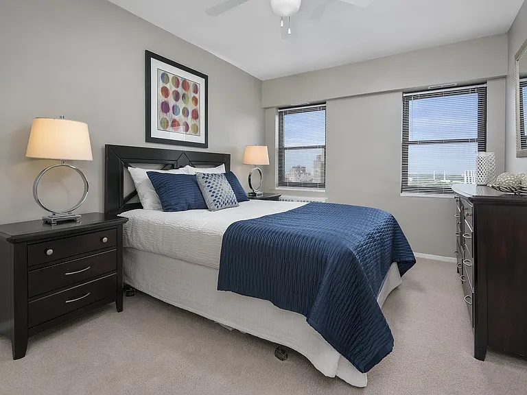 5550 S Dorchester Ave — Photo 3