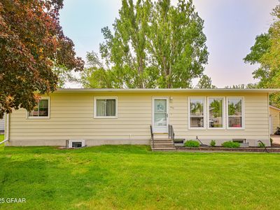 320 Crescent Dr, Thompson, ND, 58278