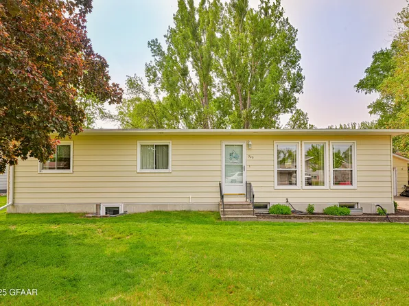 320 Crescent Dr, Thompson, ND 58278