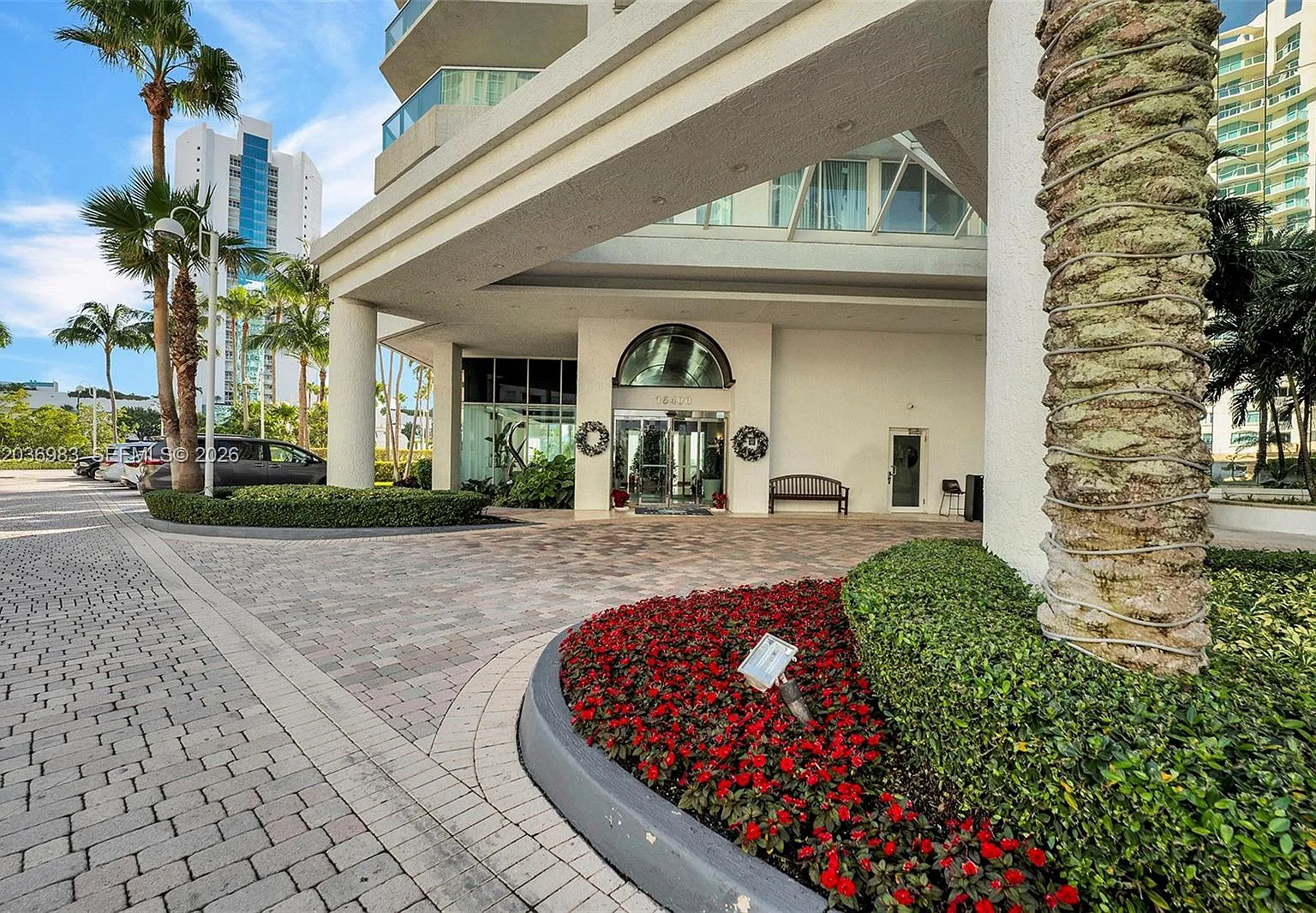 Oceania Iv Condo — Photo 2