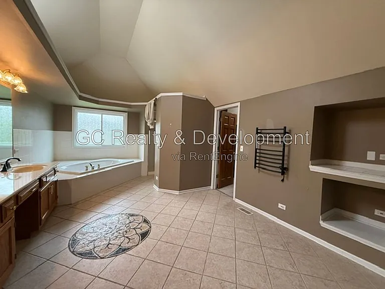 882 Clarendon Ln — Photo 28