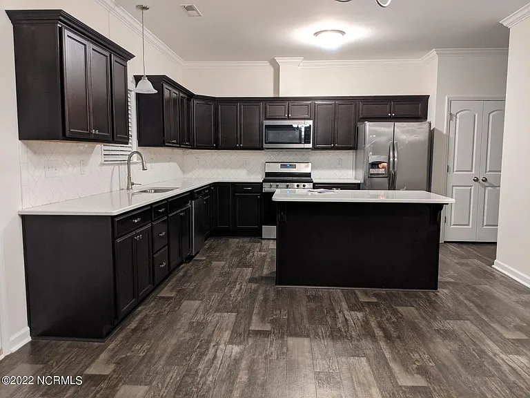 325 Sequoia Dr — Photo 13