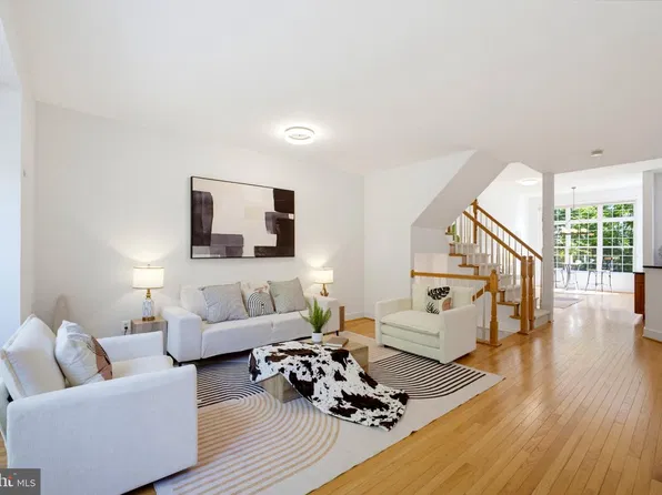 4645 Latrobe Pl, Alexandria, VA 22311
