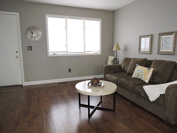 4th image of 527 Downey Ave