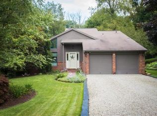 28 Blueberry Ln, Cecil, PA 15321