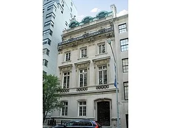 18 East 68th Street in Lenox Hill