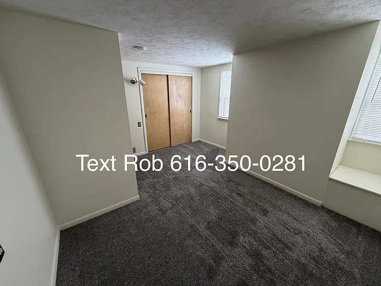 850 Houseman Ave NE #B — Photo 11