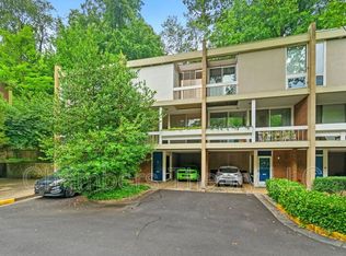 11593 Maple Ridge Rd, Reston, VA 20190