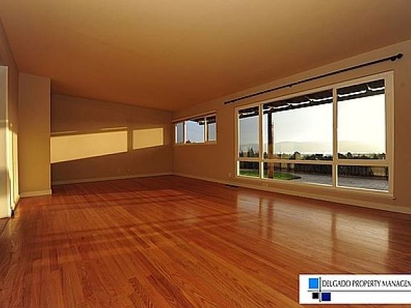 Family room w/ View!