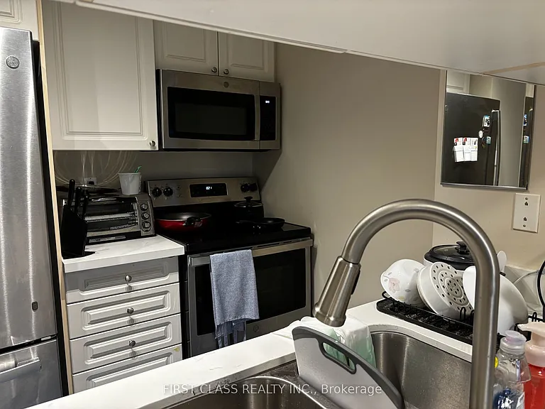 887 Bay St #1001 — Photo 7