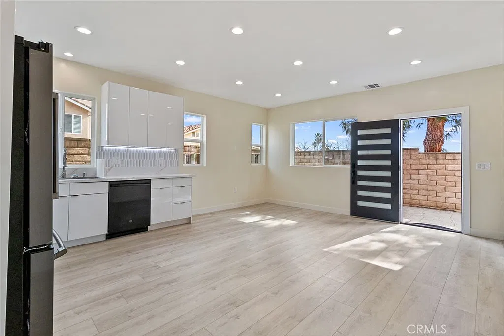 3 bed, 1200 sqft, $3,750 — Photo 4